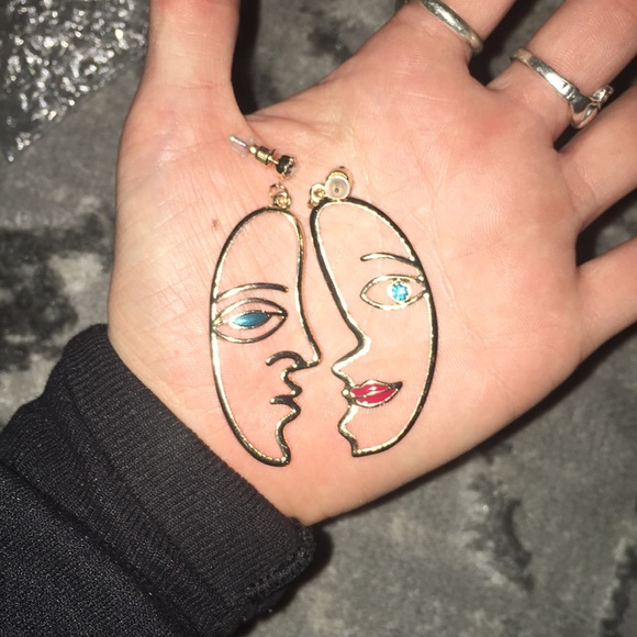 Brand new face earrings - Picture 2 of 3